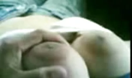 Nettes sohn fickt besoffene mutter Mädchen hat Sex auf dem Sofa