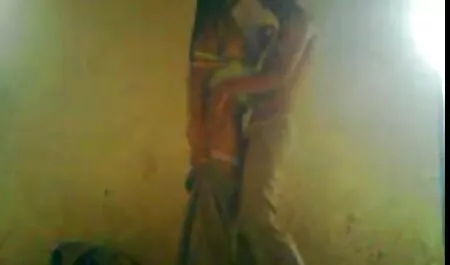 Klassischer Hot Cougar Smoking Teasing und Solo sex xxx mutter Diddling
