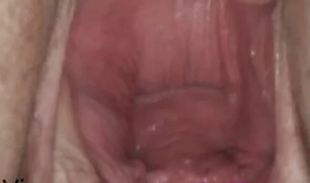 Die süße Blondine saugt einen pornofilme mutter sohn Schwanz im Bett, bevor sie einen Cumshot auf ihr Gesicht nimmt