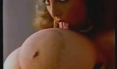 Die vollbusige Connie Carter genießt einen dampfenden Fick in allen mutter und sohn pornofilme Stellungen