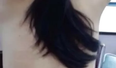 Die dunkelhaarige Eva Ellington liebt es, Schwänze zu sohnporn lutschen