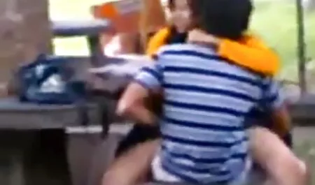 Finger würgende mutter sohn sex free Brasilianer