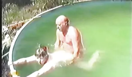 Amateur Babe Gangbang mit verbundenen Augen und schwarzen inzest mutter sohn porn Schwänzen