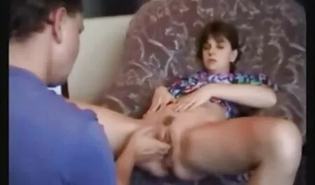 Clara zeigt diesen schönen und haarigen free porn mutter sohn Körper