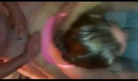 Große alte mutter fickt sohn free porn Webcam-Euter