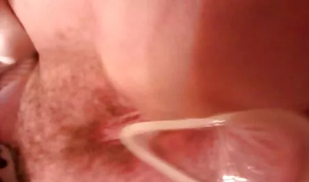 Cutie saugt von mutter erwischt porn am Strand