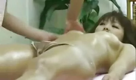 Interracial nacktes Paar fingert mutter sohn tubes Muschi und saugt Hahn
